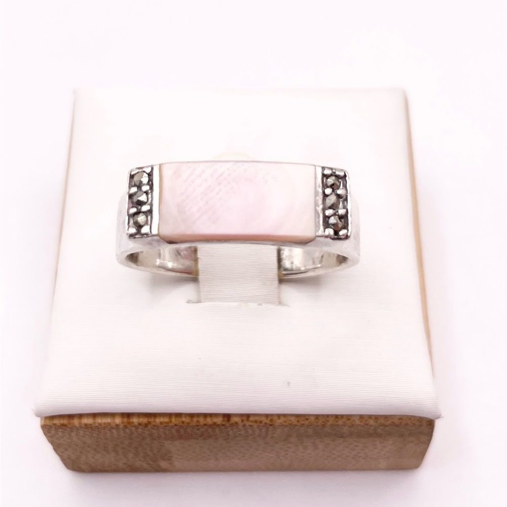 Estate Pink and Silver Rectangular Shell Ring - Picture 9 of 9